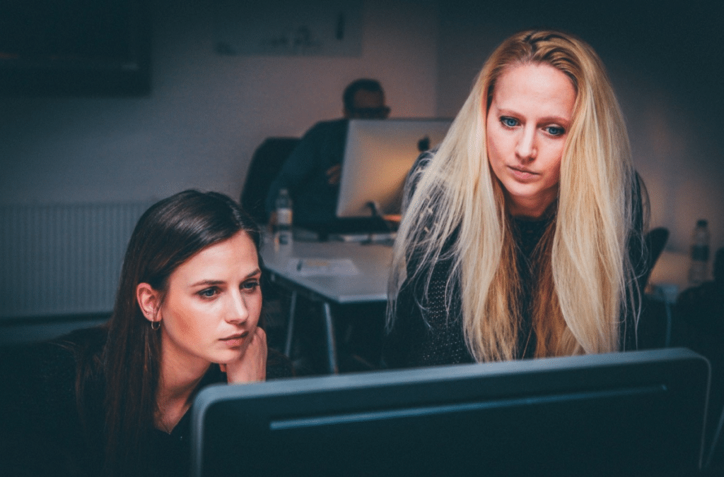 femmes dans les métiers du numérique.