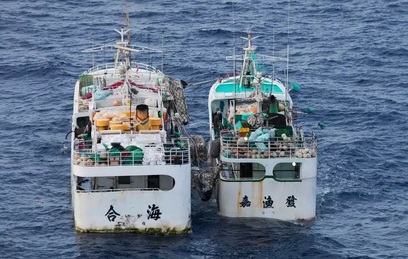 Bateau Taïwanais effectuant une pêche illégale