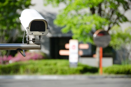 Caméra de surveillance sur un parking