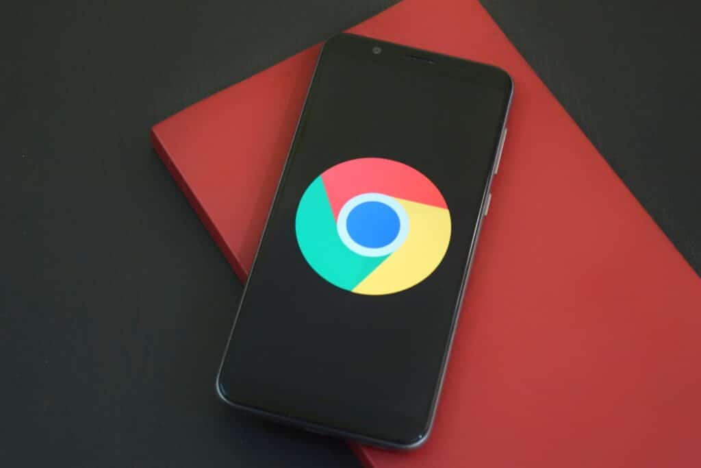 Téléphone avec le symbole de Google dessus