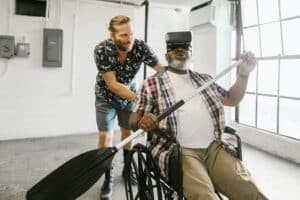 Personne handicapé expérimentant le kayak grâce à la VR